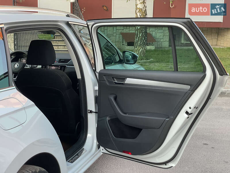 Універсал Skoda Superb 2019 в Тернополі