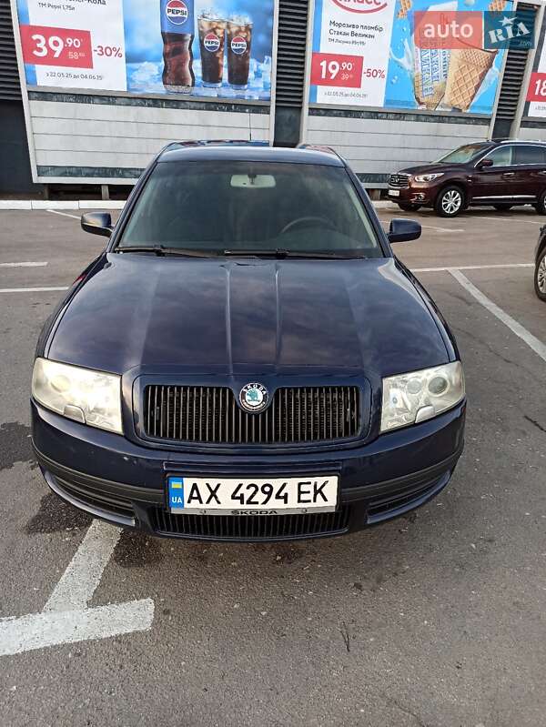 Лифтбек Skoda Superb 2002 в 