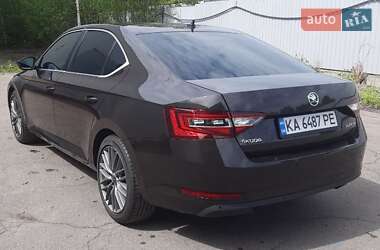 Лифтбек Skoda Superb 2016 в 