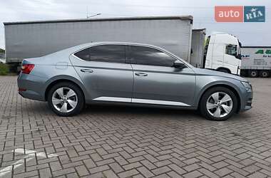 Лифтбек Skoda Superb 2019 в 