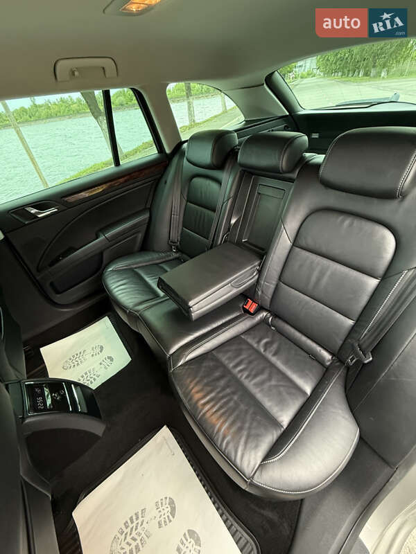 Універсал Skoda Superb 2011 в Бурштині