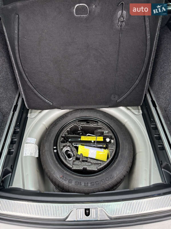 Універсал Skoda Superb 2011 в Бурштині