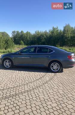 Лифтбек Skoda Superb 2021 в 