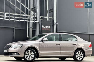 Лифтбек Skoda Superb 2014 в 