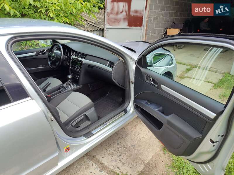 Лифтбек Skoda Superb 2012 в Каневе