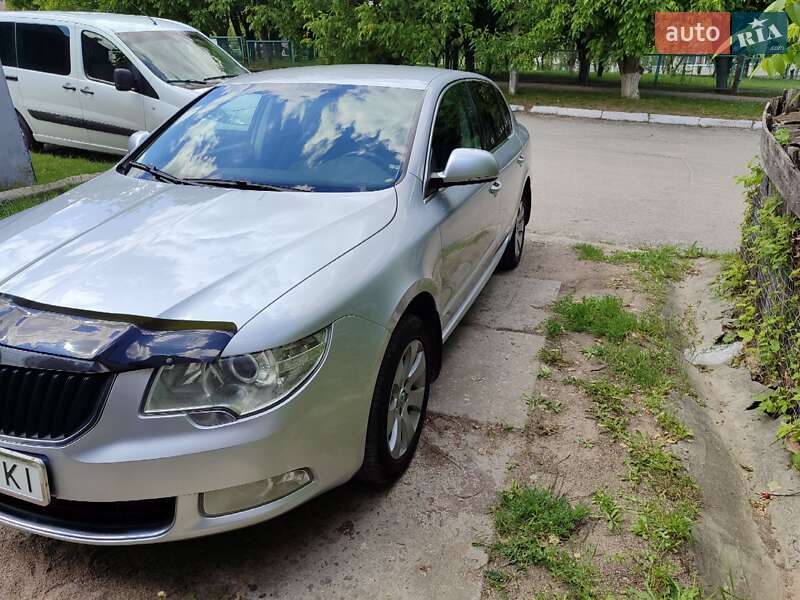 Лифтбек Skoda Superb 2012 в Каневе