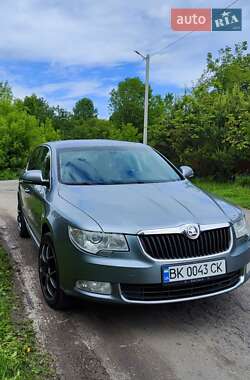 Лифтбек Skoda Superb 2011 в 