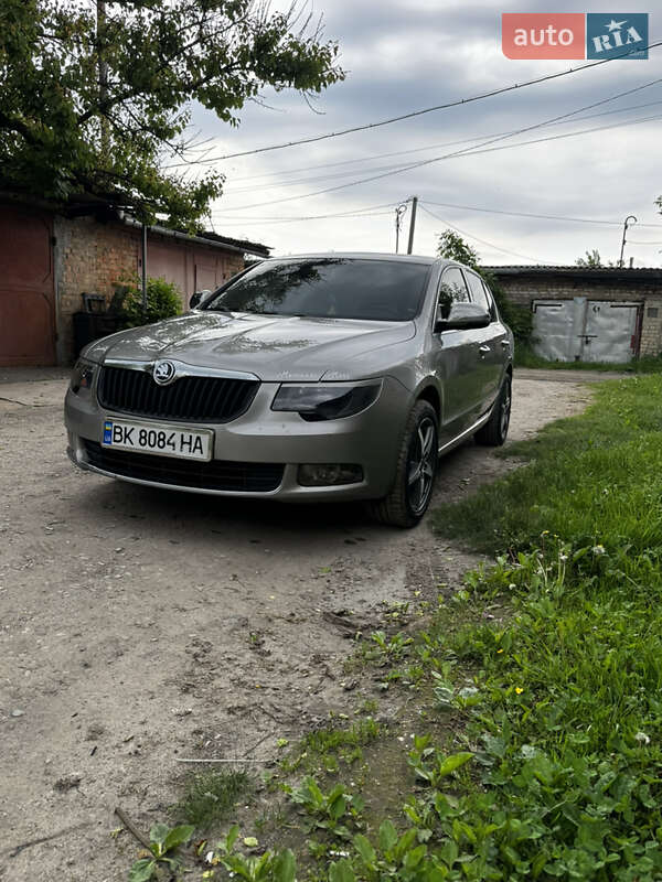 Ліфтбек Skoda Superb 2011 в Рівному