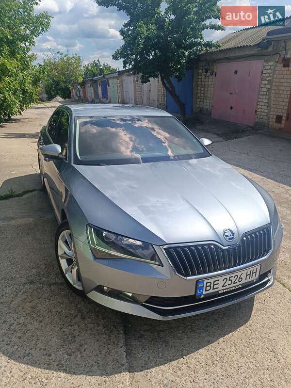 Лифтбек Skoda Superb 2016 в 