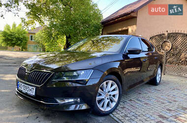 Лифтбек Skoda Superb 2016 в Сваляве