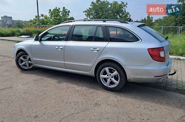 Универсал Skoda Superb 2013 в Нововолынске