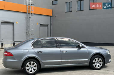 Лифтбек Skoda Superb 2012 в 