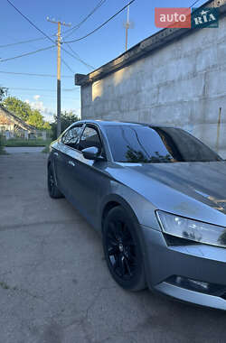 Лифтбек Skoda Superb 2016 в 