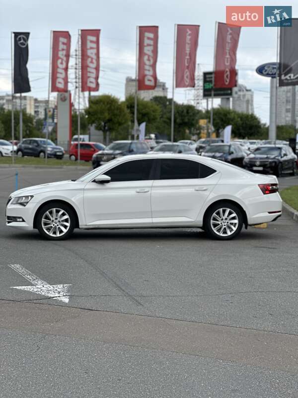 Ліфтбек Skoda Superb 2016 в Києві