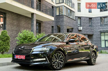 Лифтбек Skoda Superb 2022 в 