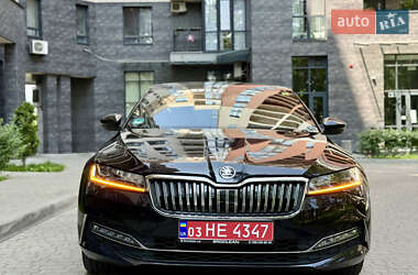 Лифтбек Skoda Superb 2022 в 