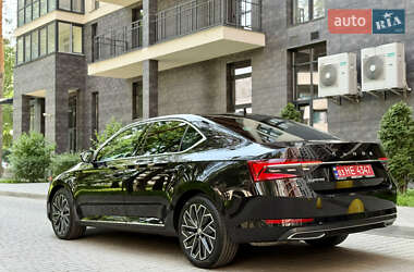 Лифтбек Skoda Superb 2022 в 