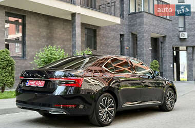 Лифтбек Skoda Superb 2022 в 