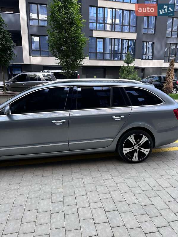 Универсал Skoda Superb 2010 в Ивано-Франковске