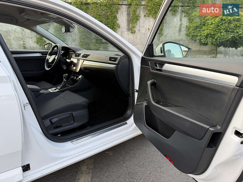 Универсал Skoda Superb 2021 в Ровно