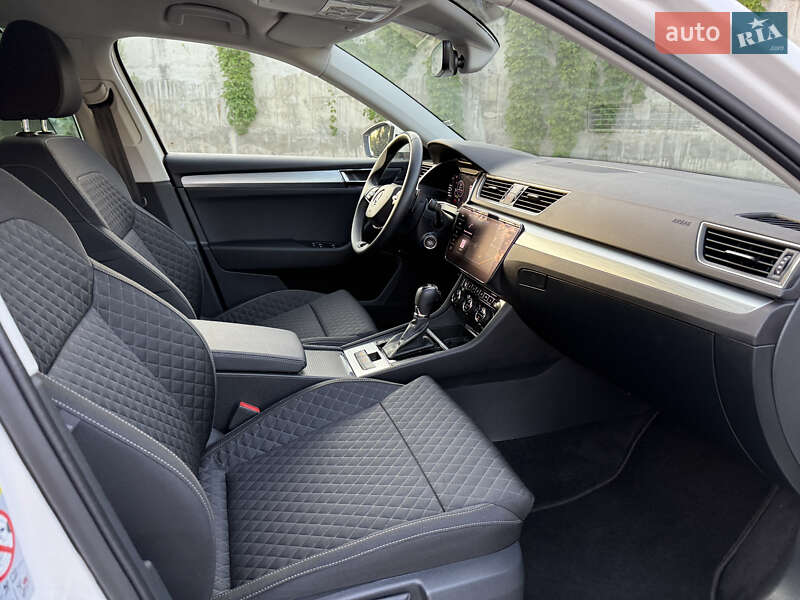 Универсал Skoda Superb 2021 в Ровно