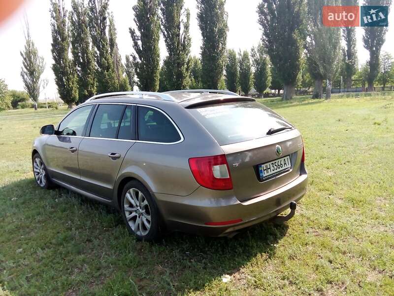 Универсал Skoda Superb 2012 в Раздельной