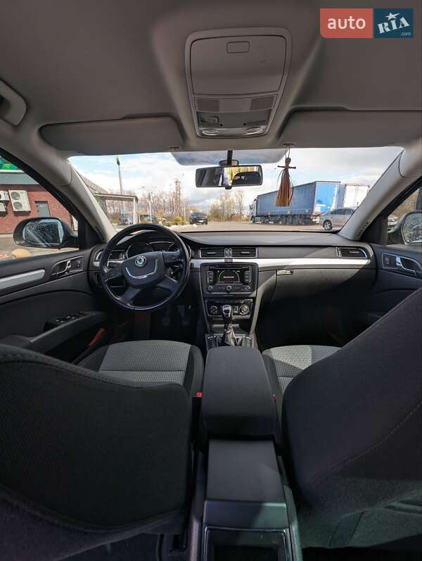 Универсал Skoda Superb 2011 в Луцке