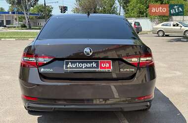Лифтбек Skoda Superb 2016 в 
