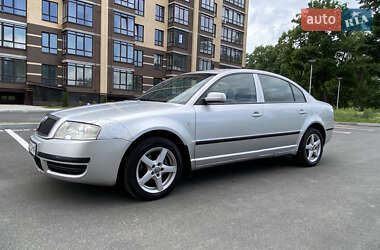 Лифтбек Skoda Superb 2004 в 