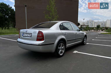 Лифтбек Skoda Superb 2004 в 
