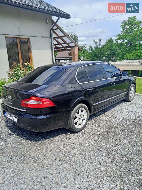 Лифтбек Skoda Superb 2011 в Каменке-Бугской