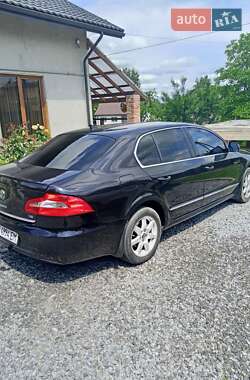 Лифтбек Skoda Superb 2011 в 