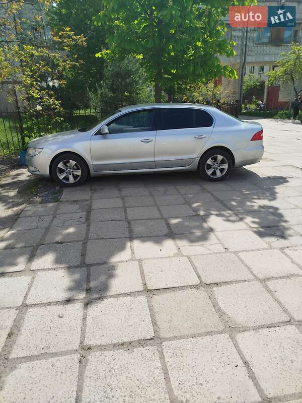 Лифтбек Skoda Superb 2009 в 