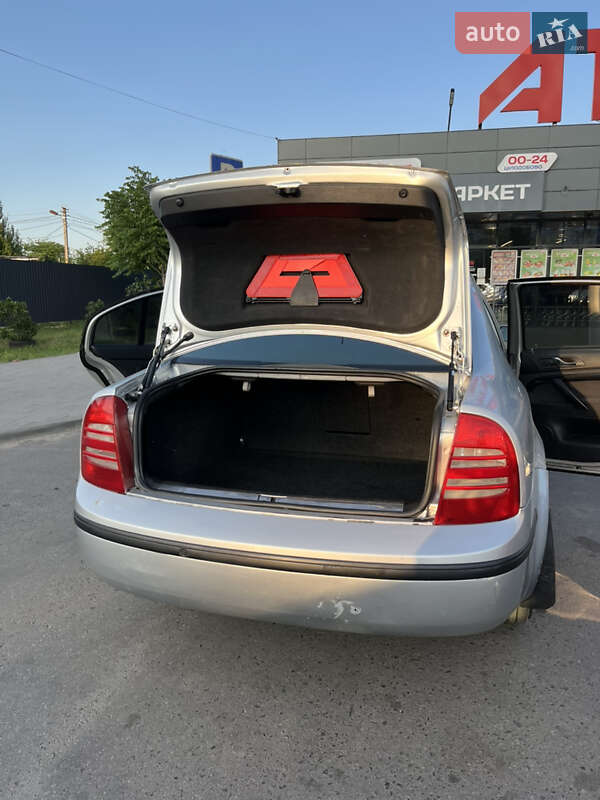 Лифтбек Skoda Superb 2005 в Одессе