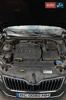 Лифтбек Skoda Superb 2016 в 
