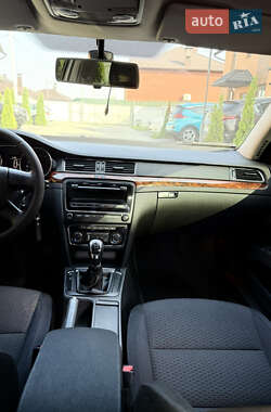 Лифтбек Skoda Superb 2011 в 
