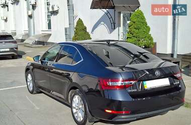 Лифтбек Skoda Superb 2017 в 