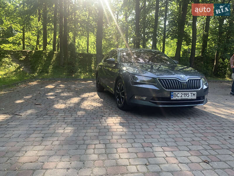 Лифтбек Skoda Superb 2016 в Дрогобыче