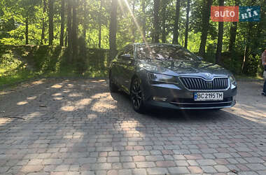 Лифтбек Skoda Superb 2016 в 