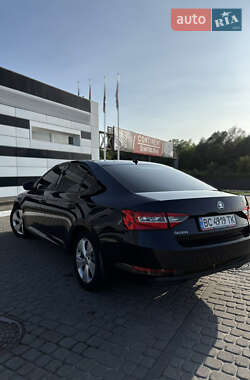 Лифтбек Skoda Superb 2016 в 