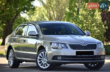 Лифтбек Skoda Superb 2013 в 