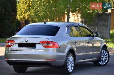Лифтбек Skoda Superb 2013 в 