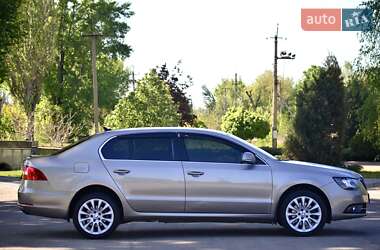 Лифтбек Skoda Superb 2013 в 