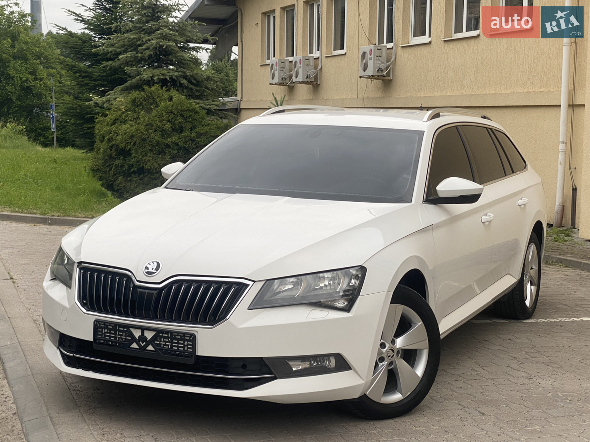 2017 Skoda Superb - мініатюра 11