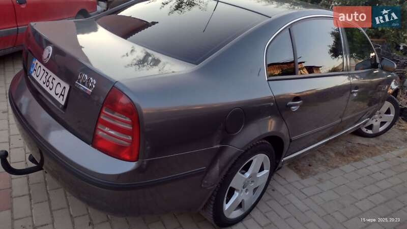 Лифтбек Skoda Superb 2004 в Виноградове
