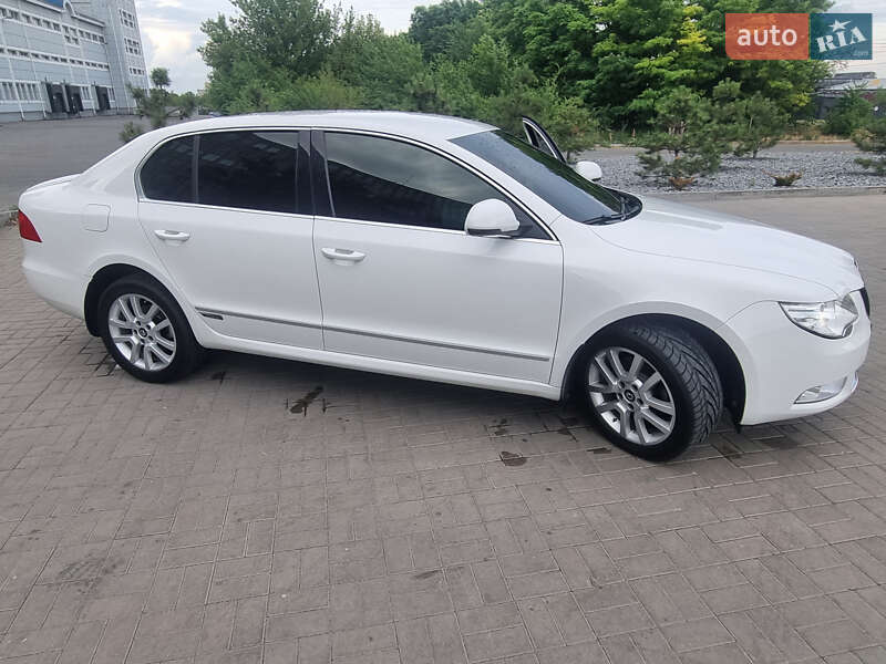 Лифтбек Skoda Superb 2012 в Днепре