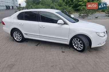 Лифтбек Skoda Superb 2012 в 