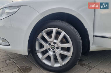 Лифтбек Skoda Superb 2012 в 