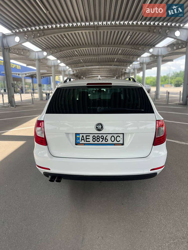 Універсал Skoda Superb 2011 в Запоріжжі