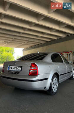 Лифтбек Skoda Superb 2006 в 